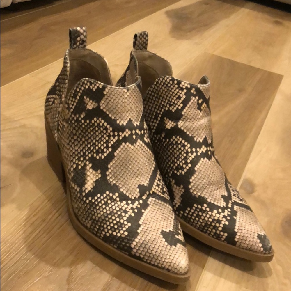 Snake Print 🐍 Booties - Picture 2 of 7
